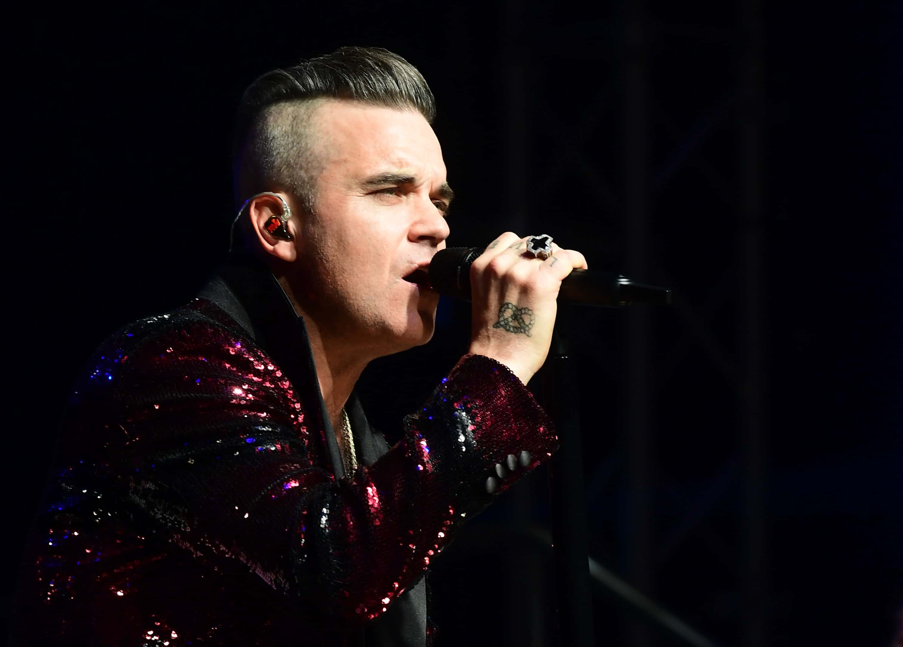 Album Review: ‘The Christmas Present’ by Robbie Williams